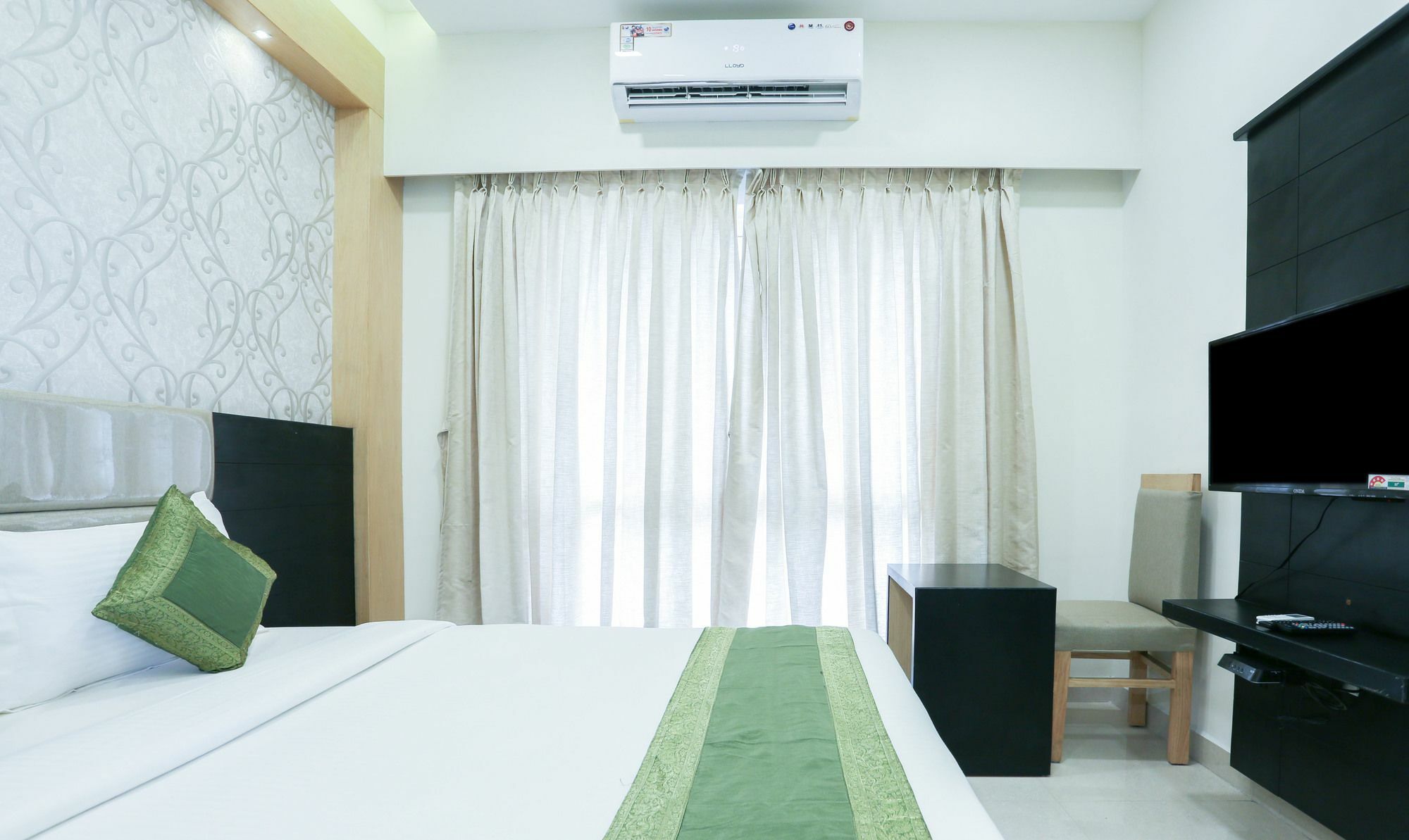 Hotel Treebo Emirates Residency 3*