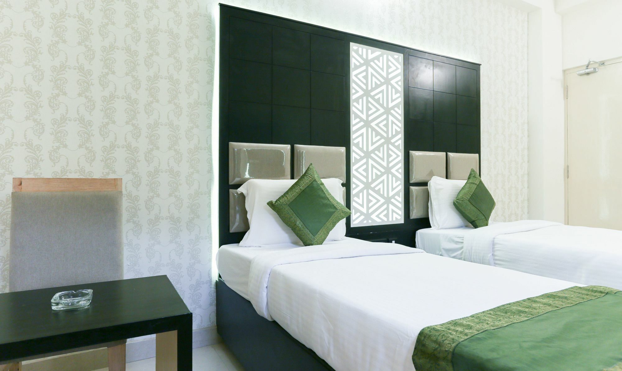Hotel Treebo Emirates Residency 3*