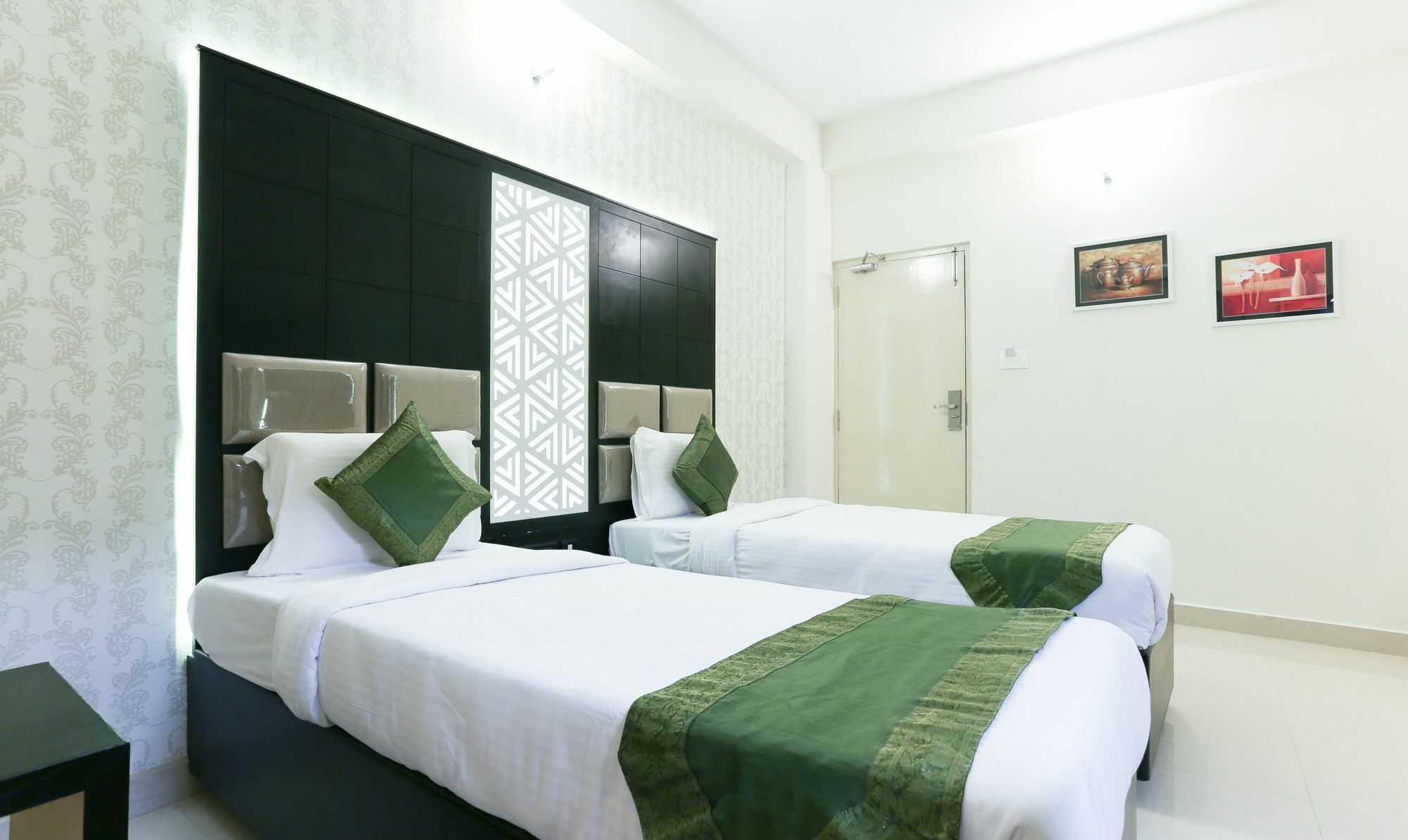 Hotel Treebo Emirates Residency 3*