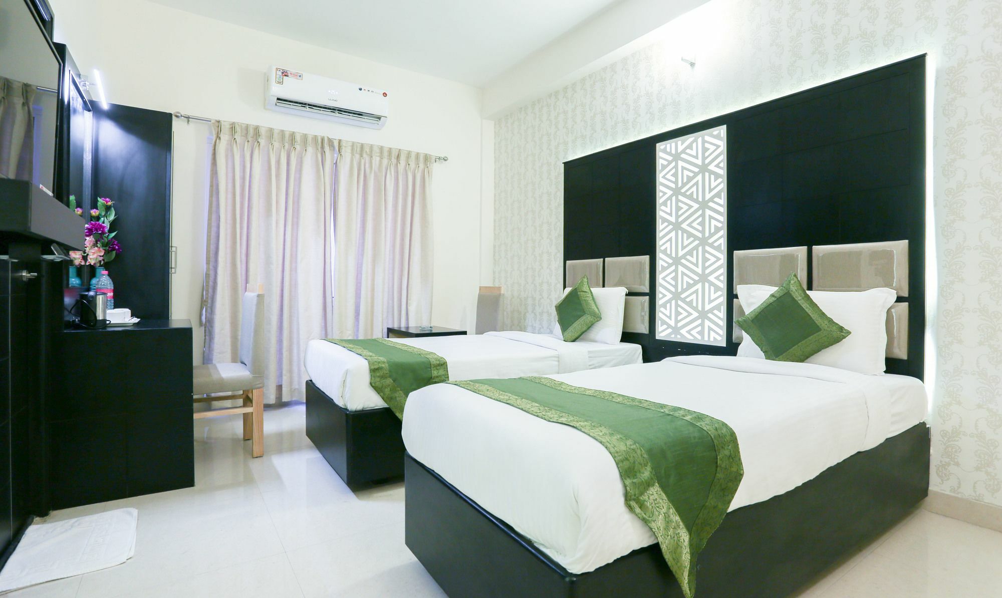 Hotel Treebo Emirates Residency 3*